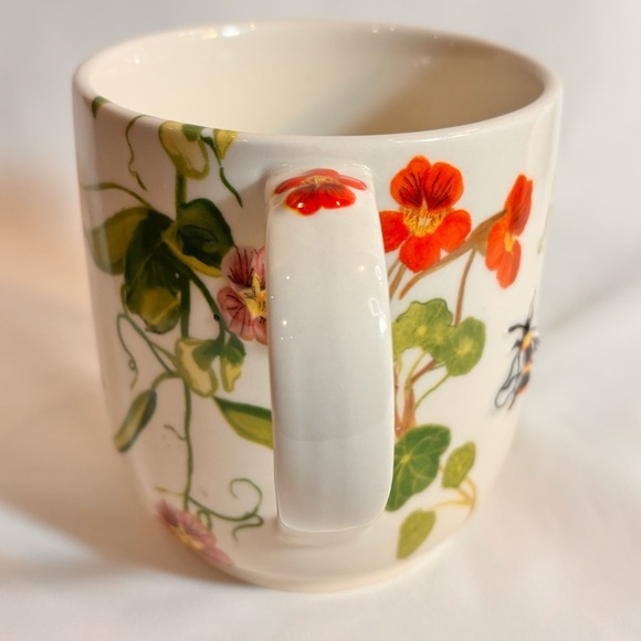 ANTHROPOLOGIE Letter H Embossed Sweetpea Flowers and Bee Ceramic Mug - Picture 4 of 9